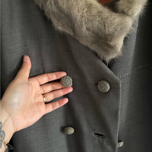 long women’s coat with fur trim collar - Picture 6 of 9